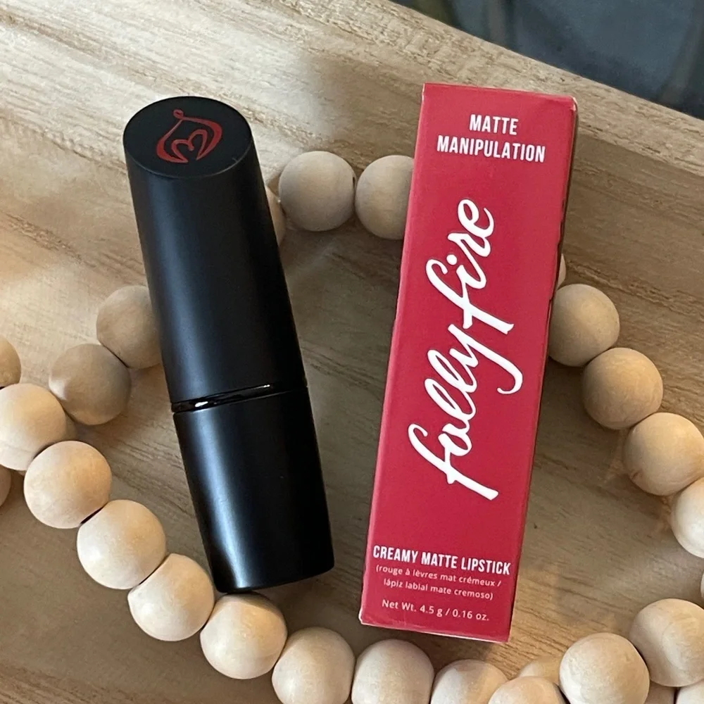 FOLLY FIRE Matte Lipstick In Sunset Blvd(Peachy Pink Nude)